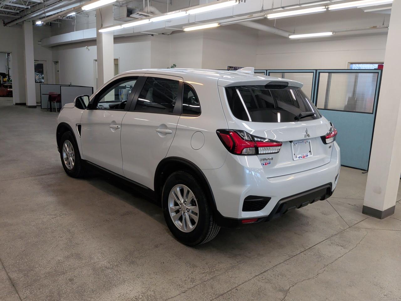 2024 Mitsubishi RVR SE Photo2
