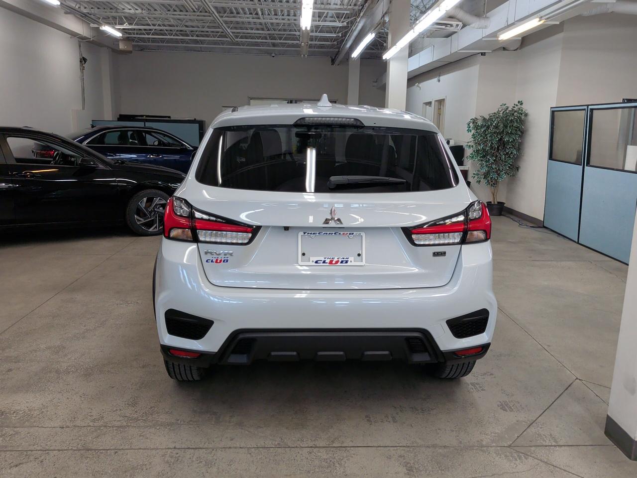 2024 Mitsubishi RVR SE Photo3