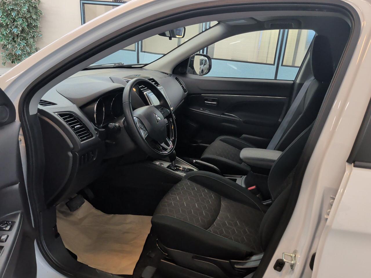 2024 Mitsubishi RVR SE Photo