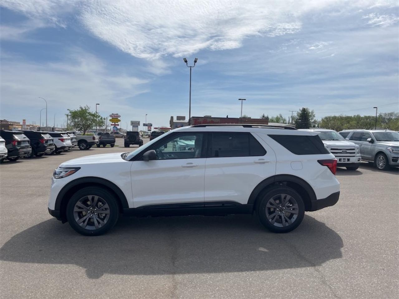 2026 Ford Explorer Active Photo4