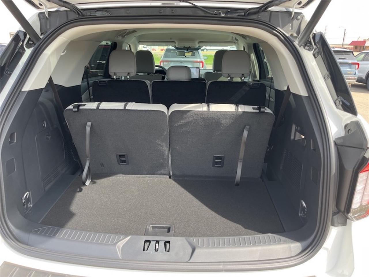 2026 Ford Explorer Active Photo5