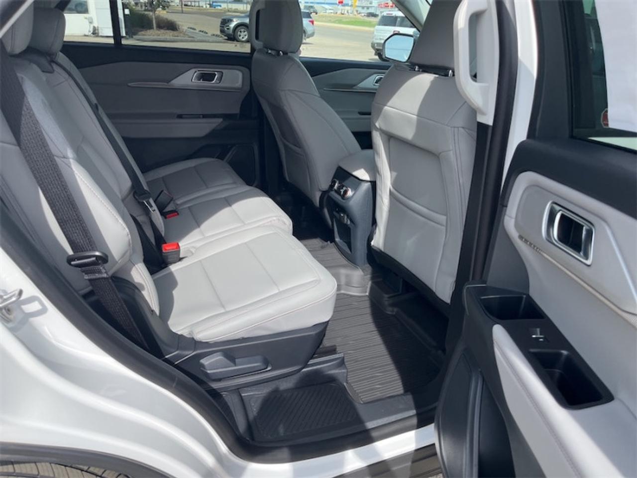 2026 Ford Explorer Active Photo5