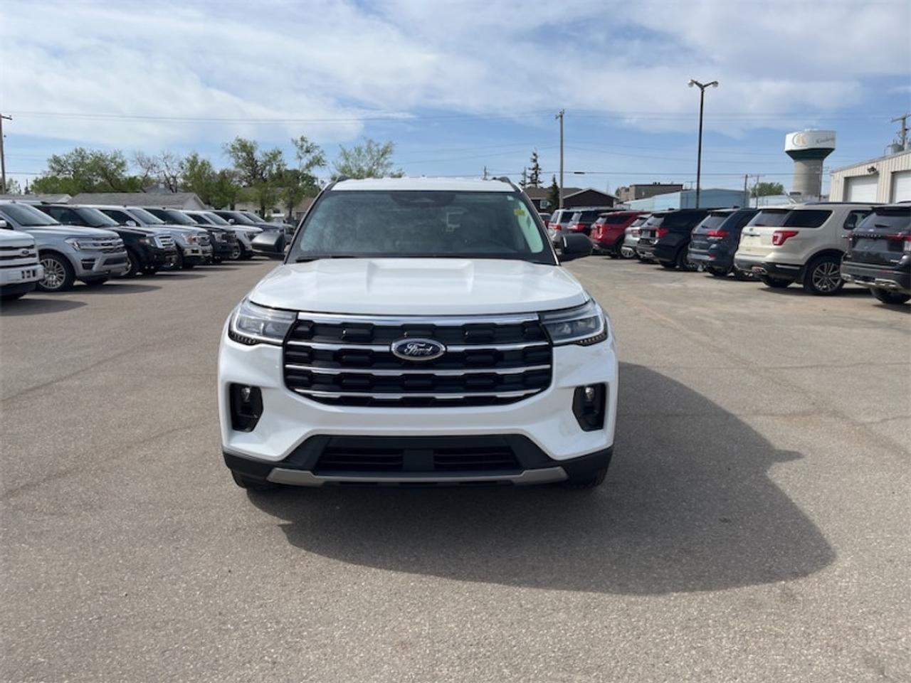 2026 Ford Explorer Active Photo2