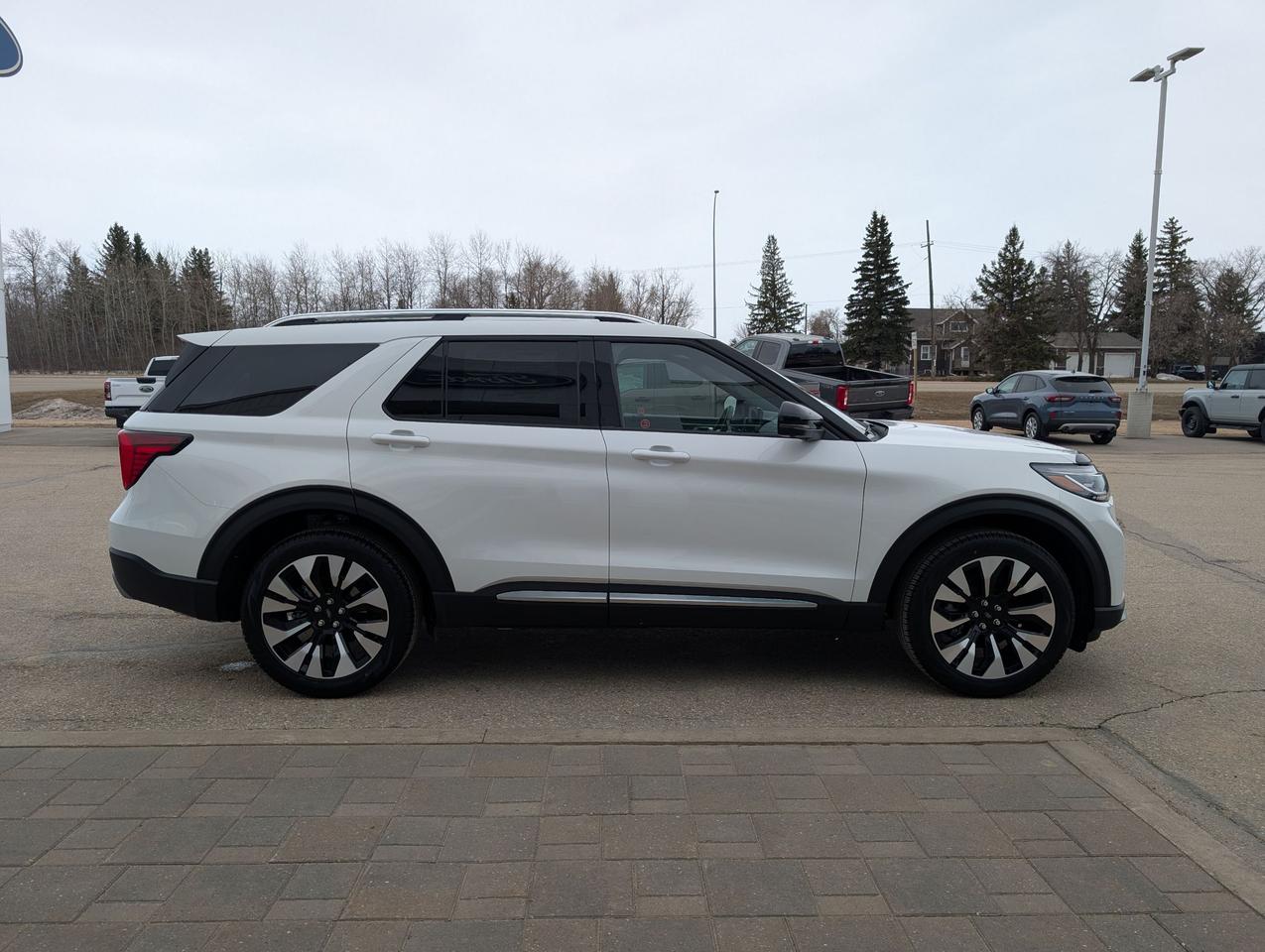 2026 Ford Explorer Platinum Photo4