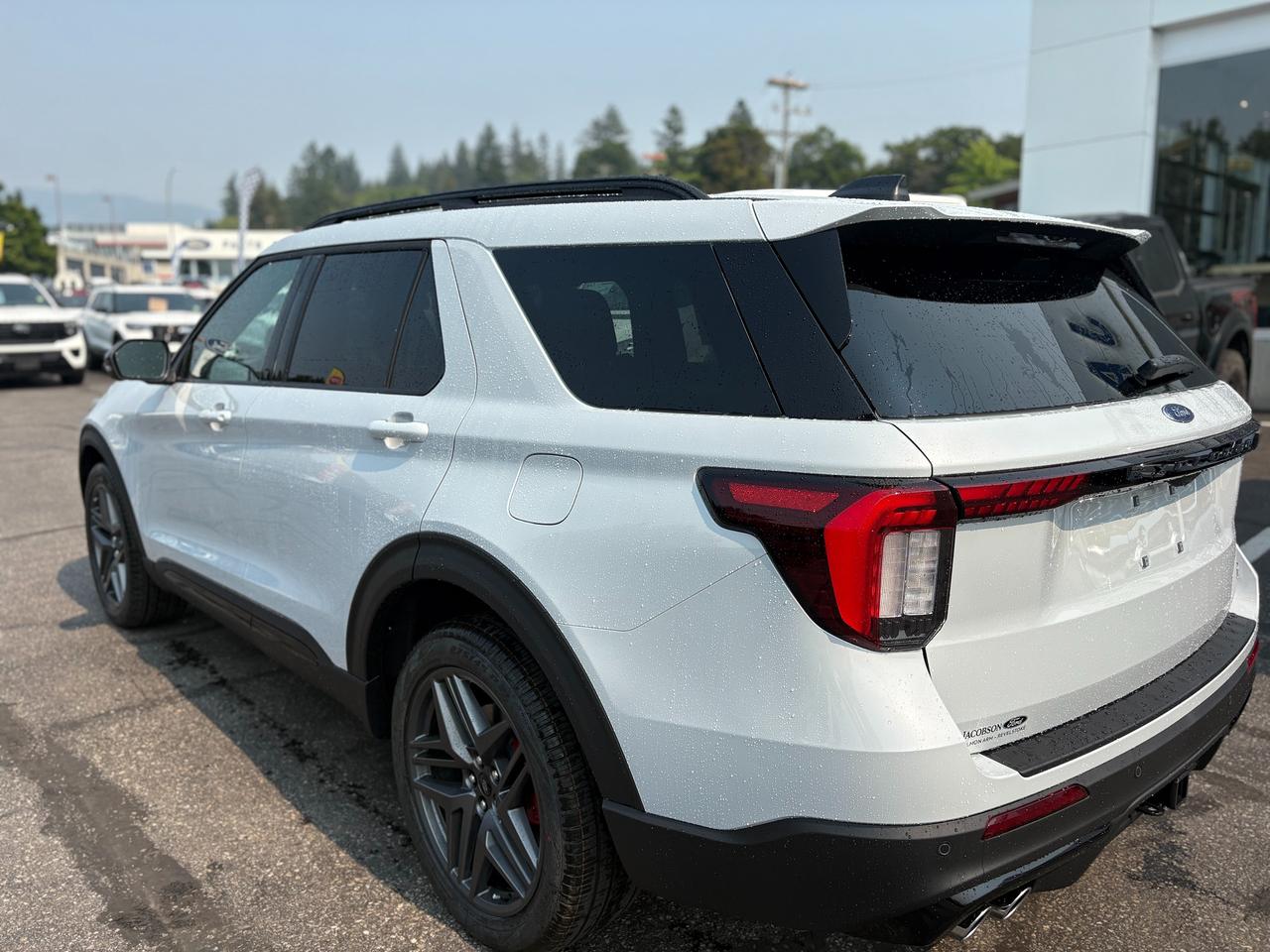 2026 Ford Explorer ST Photo2