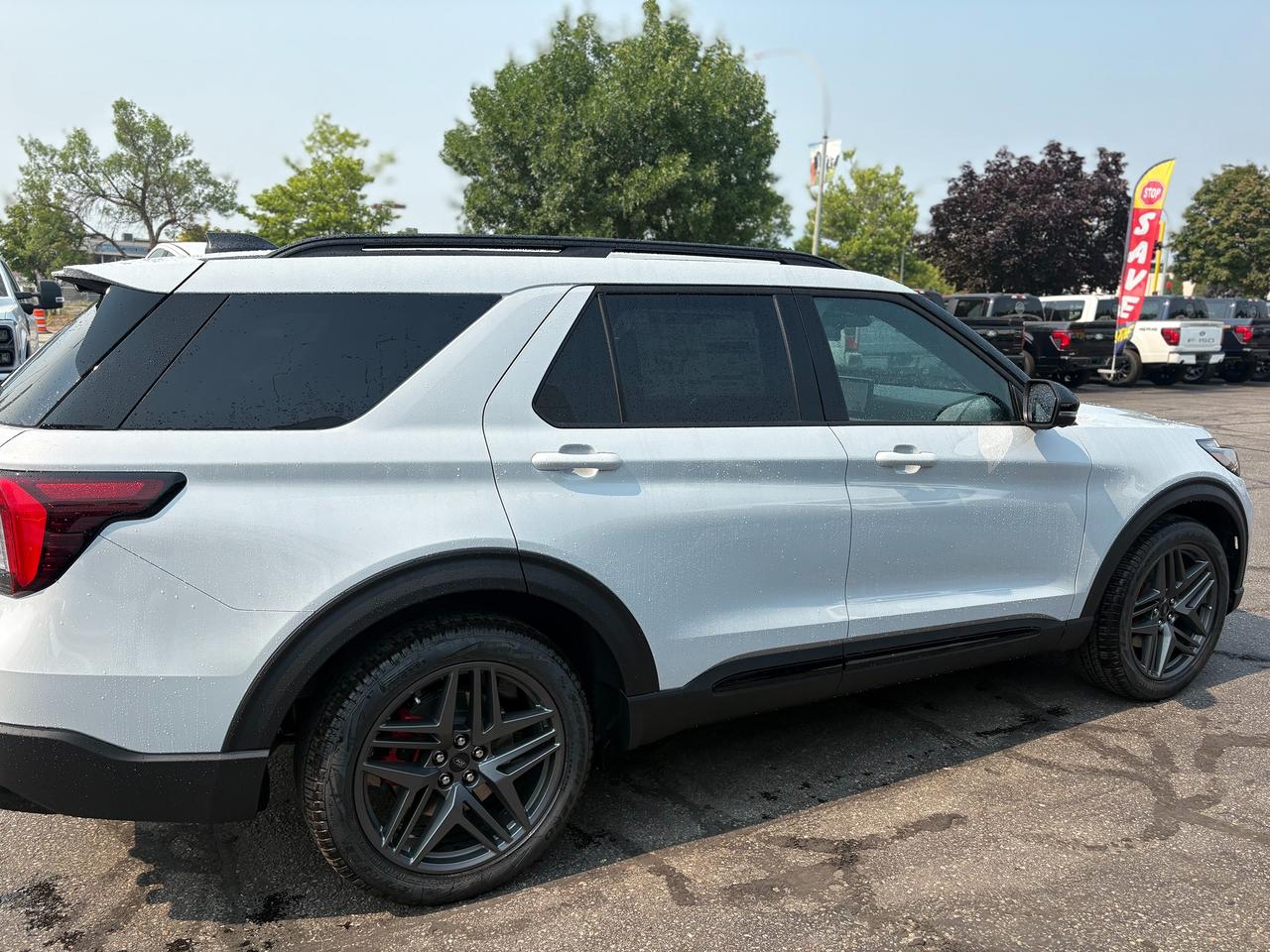 2026 Ford Explorer ST Photo4