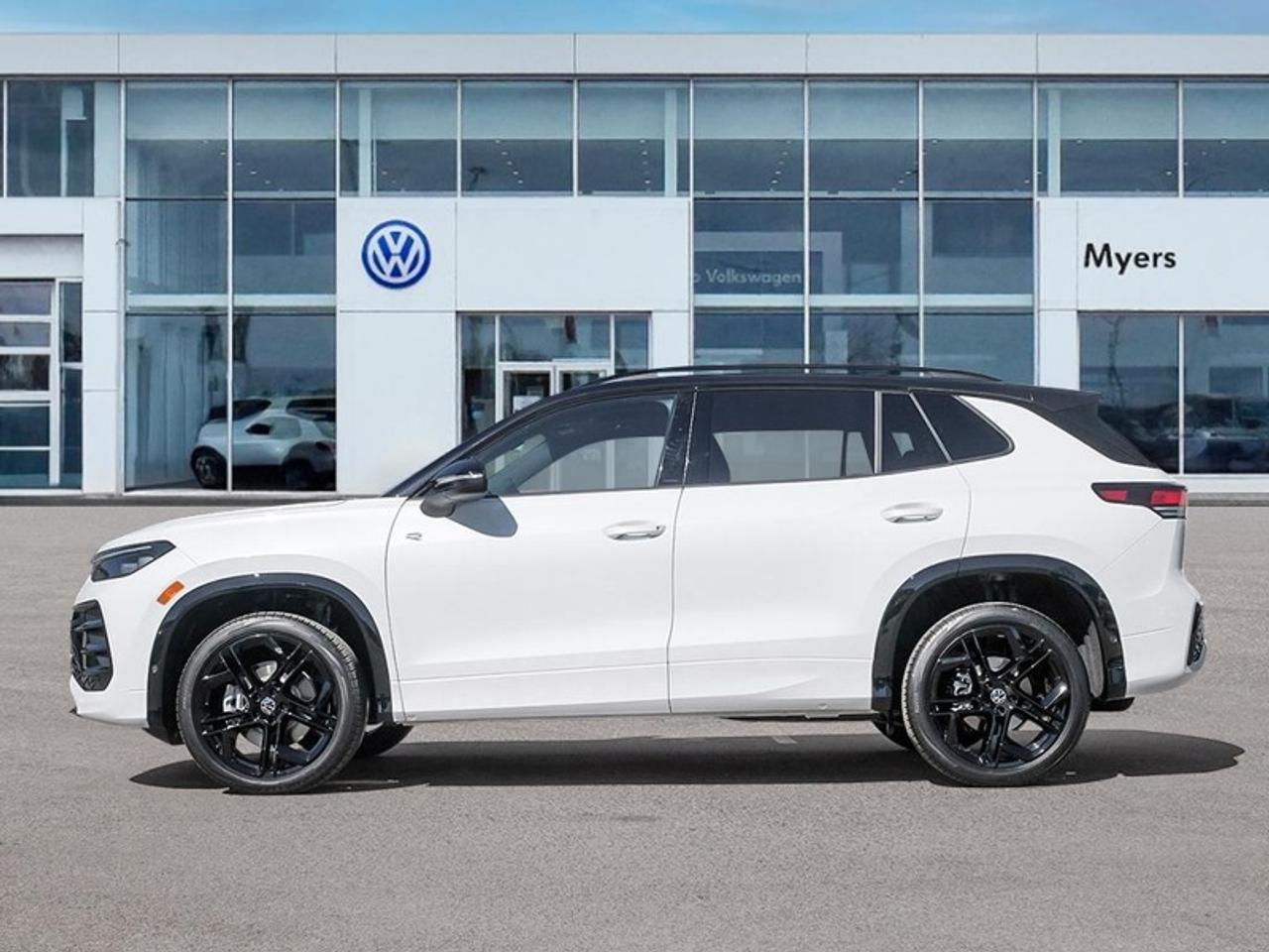 2026 Volkswagen Tiguan Comfortline R-Line Black Edition Photo