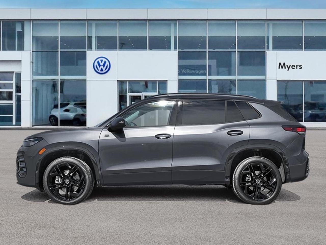 2026 Volkswagen Tiguan Comfortline R-Line Black Edition Photo