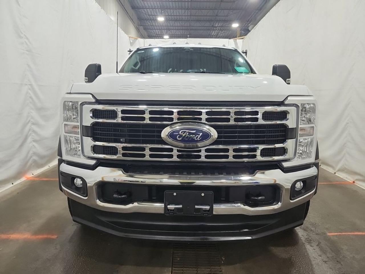 2025 Ford F-550 Super Duty DRW XL Photo2