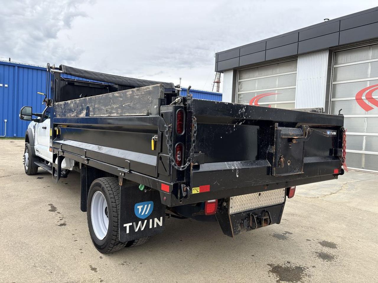 2025 Ford F-550 Super Duty DRW XL Photo4