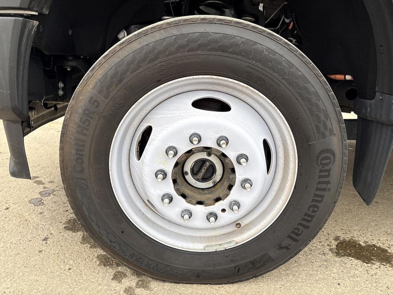 2025 Ford F-550 Super Duty DRW XL Photo4