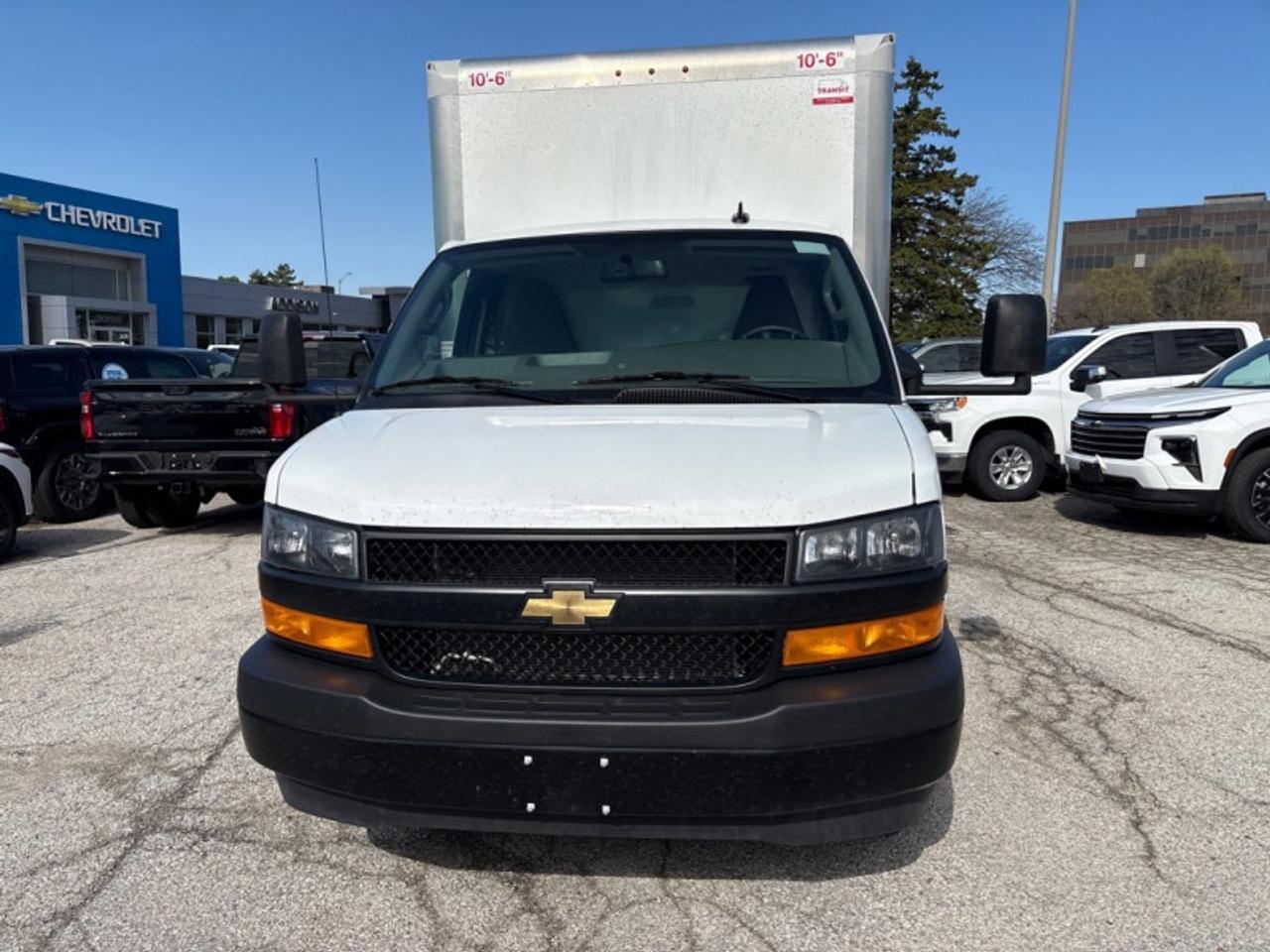2025 Chevrolet Express Commercial Cutaway 14FT CUBE VAN Photo2