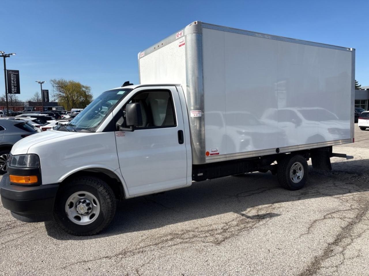 2025 Chevrolet Express Commercial Cutaway 14FT CUBE VAN Photo4
