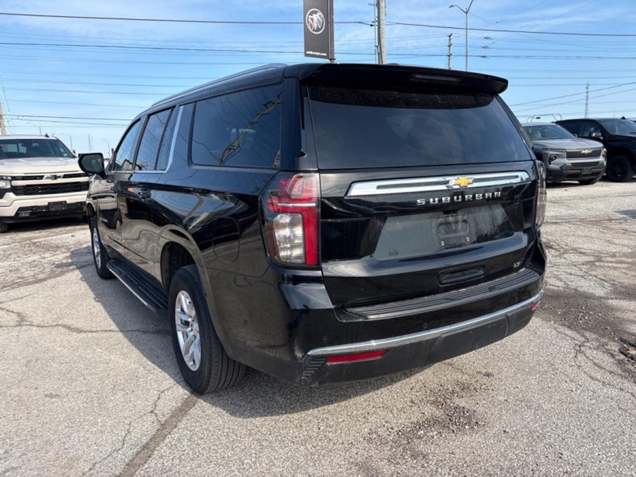 2023 Chevrolet Suburban LT  LEATHER|8 PASSENGER Photo