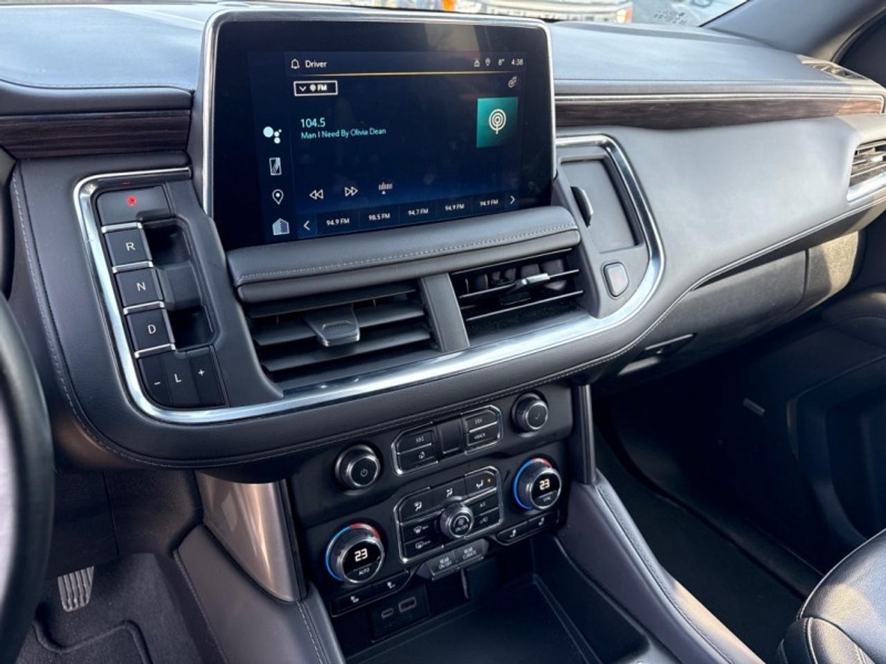 2023 Chevrolet Suburban LT  LEATHER|8 PASSENGER Photo
