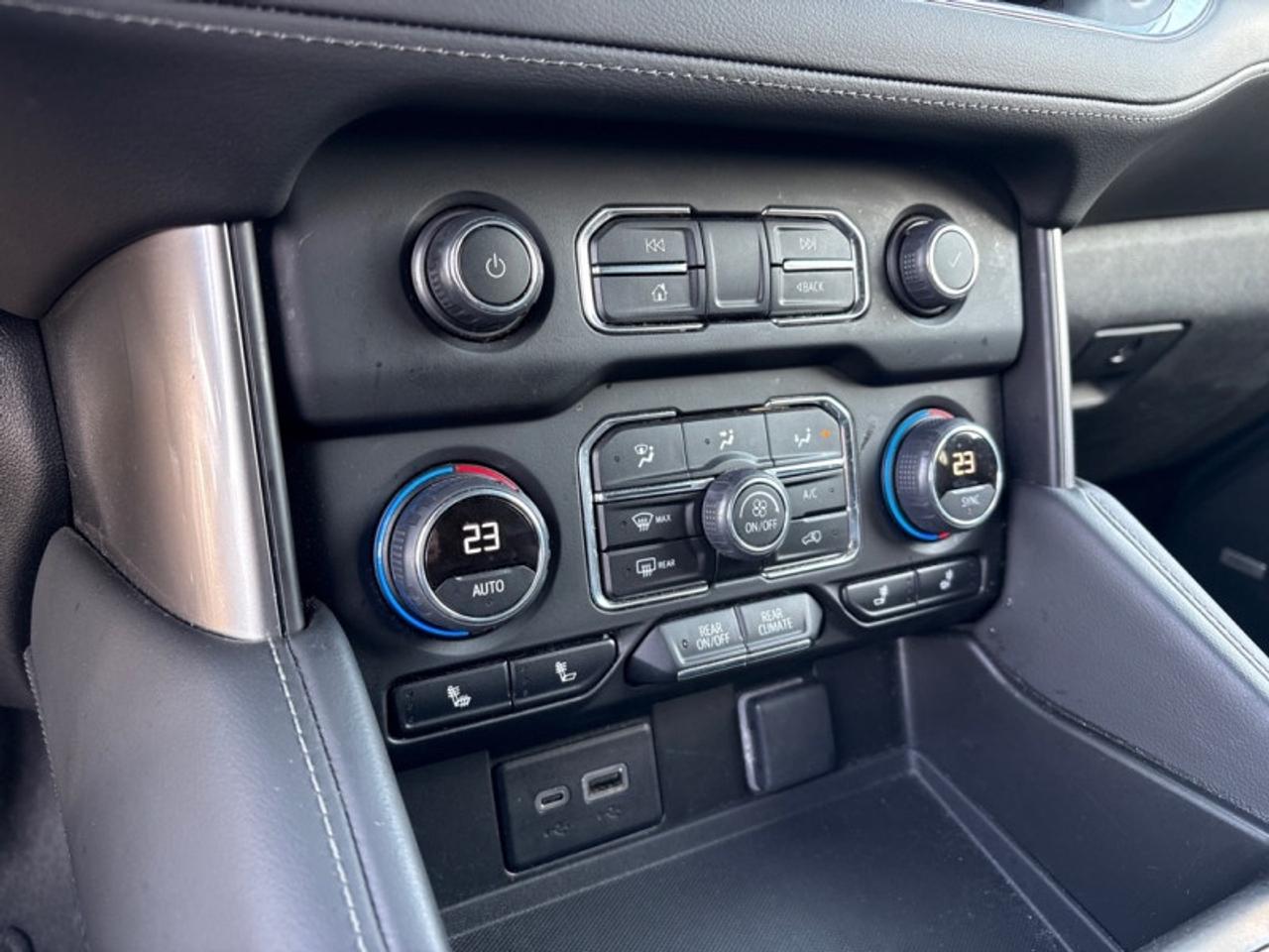 2023 Chevrolet Suburban LT  LEATHER|8 PASSENGER Photo