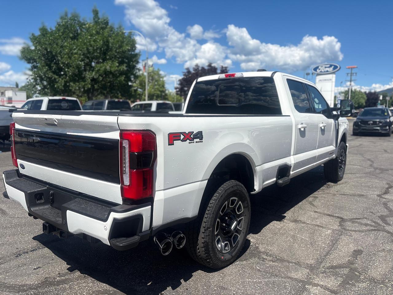 2026 Ford F-350 4X4 CREW CAB PICKUP/ Photo4