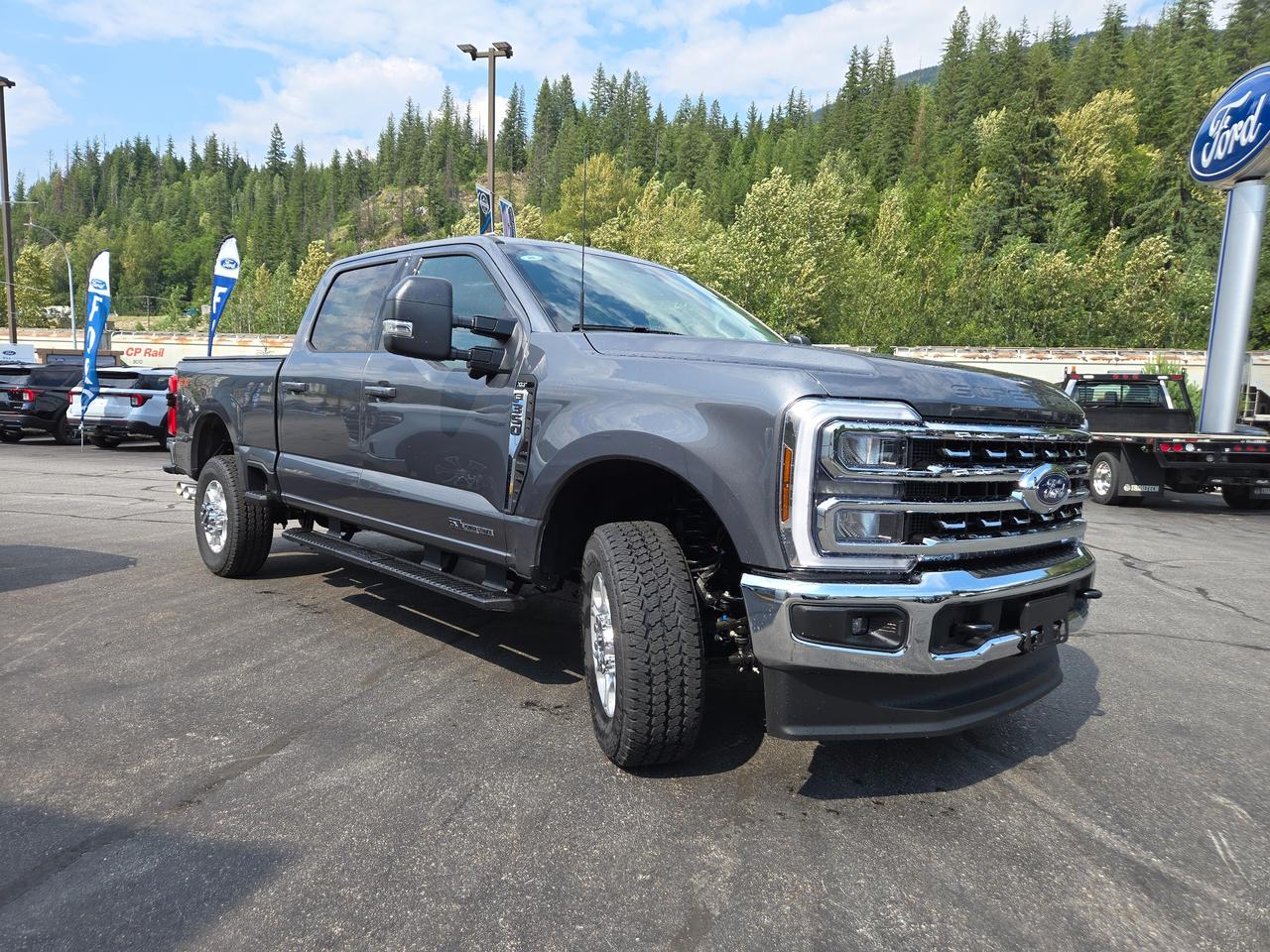 2026 Ford F-350 Super Duty SRW XLT Photo2
