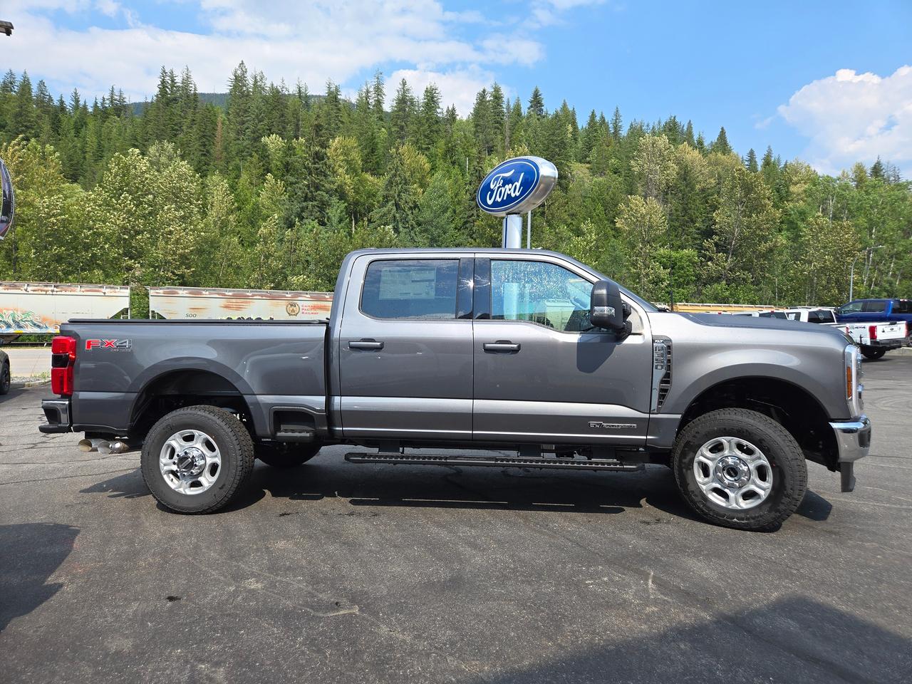 2026 Ford F-350 Super Duty SRW XLT Photo3