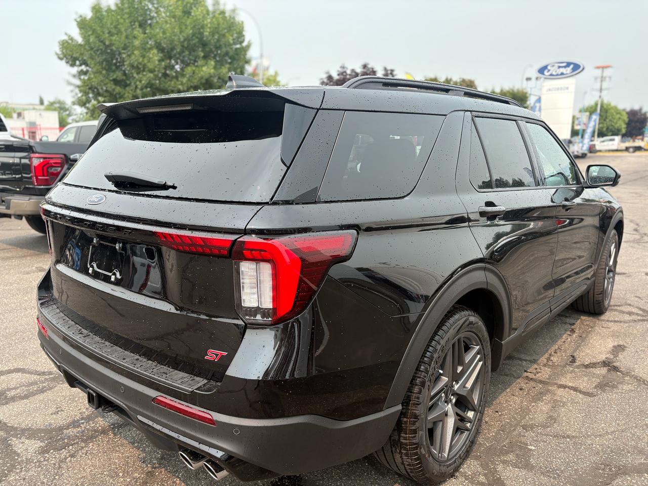 2026 Ford Explorer ST Photo4