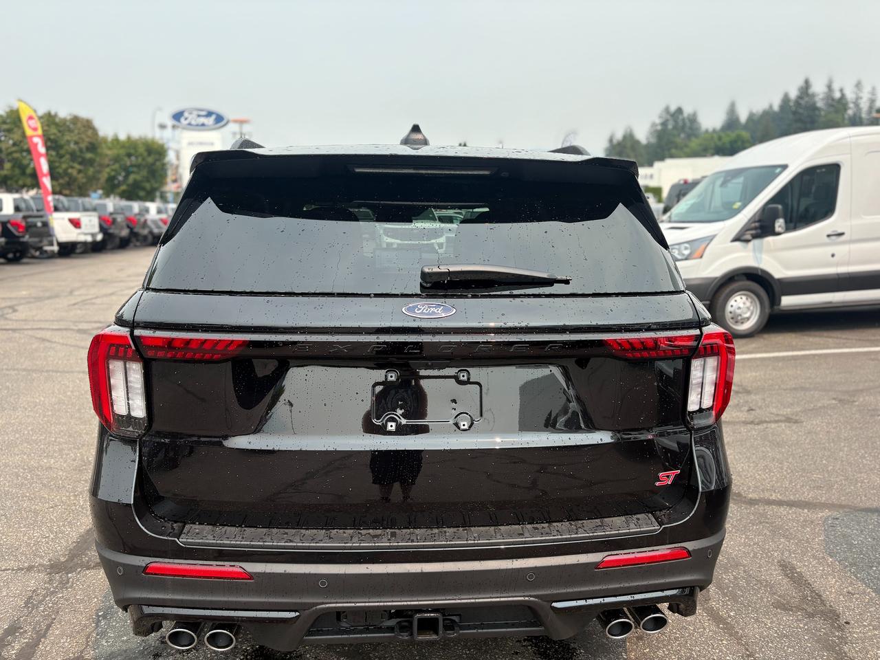 2026 Ford Explorer ST Photo3