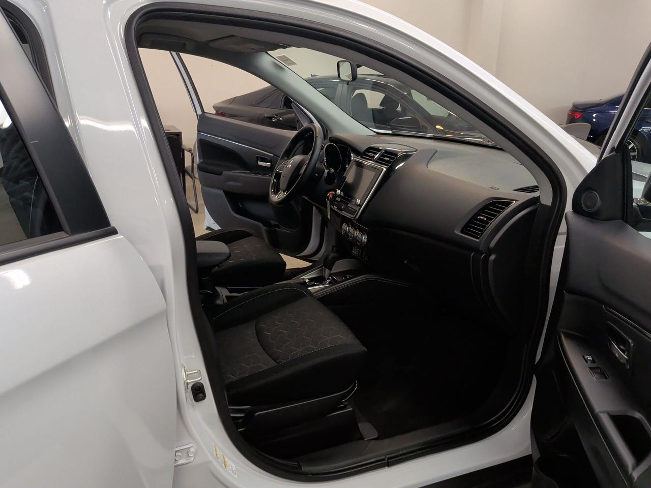 2024 Mitsubishi RVR SE