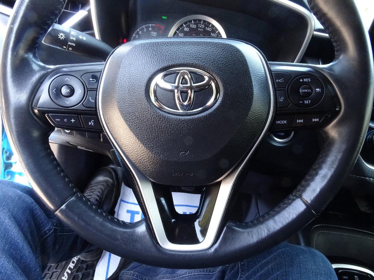 2020 Toyota Corolla Hatchback SE Photo