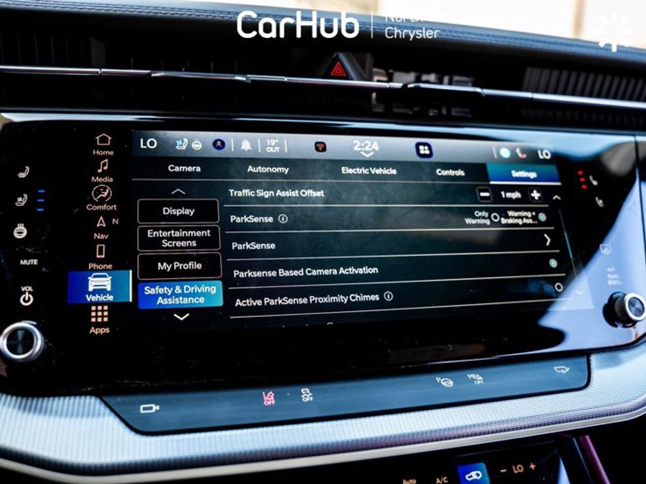 2025 Jeep Wagoneer S Premium AWD Panoroof Luxury Group Power Group Heated & Vented Seats Photo