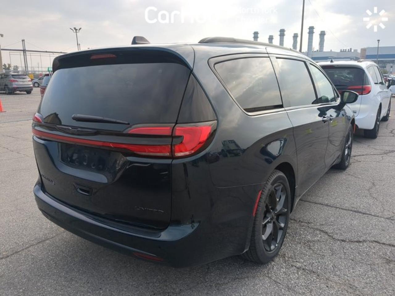 2024 Chrysler Pacifica Limited Photo2