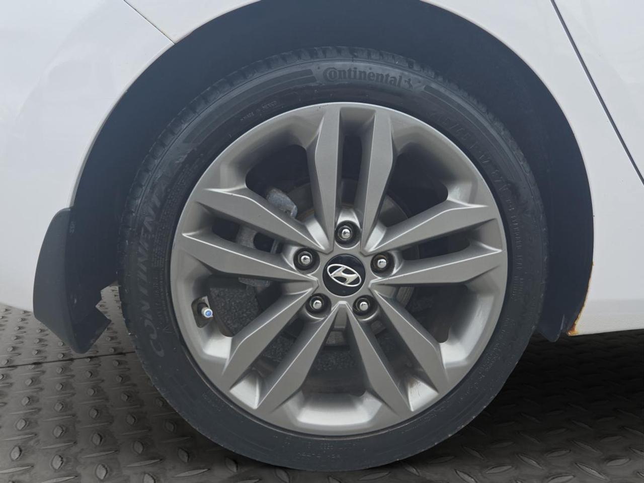 2016 Hyundai Elantra GT Limited Photo