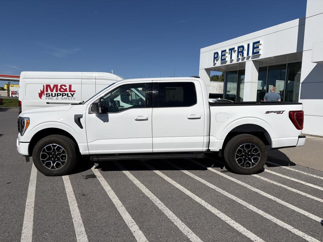 2023 Ford F-150 XLT Photo