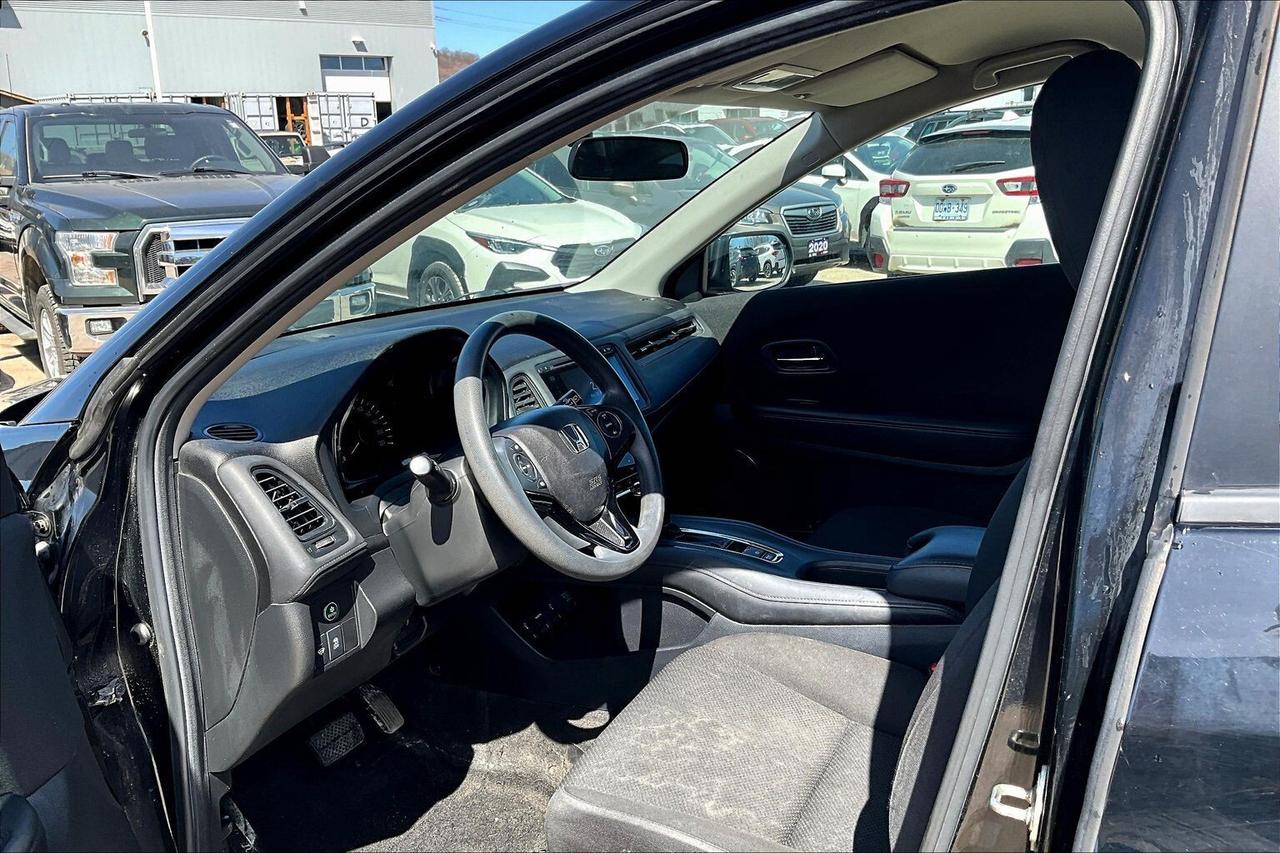 2016 Honda HR-V LX Photo4
