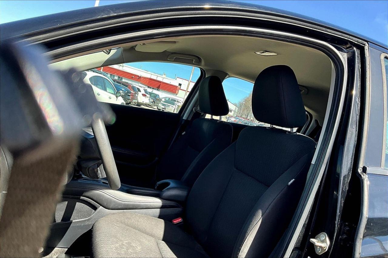 2016 Honda HR-V LX Photo