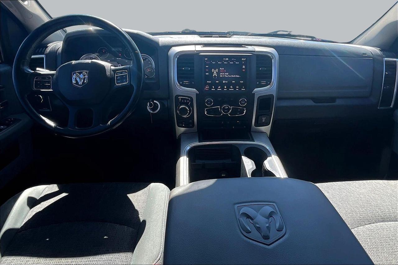 2019 RAM 1500 Classic WARLOCK Photo3