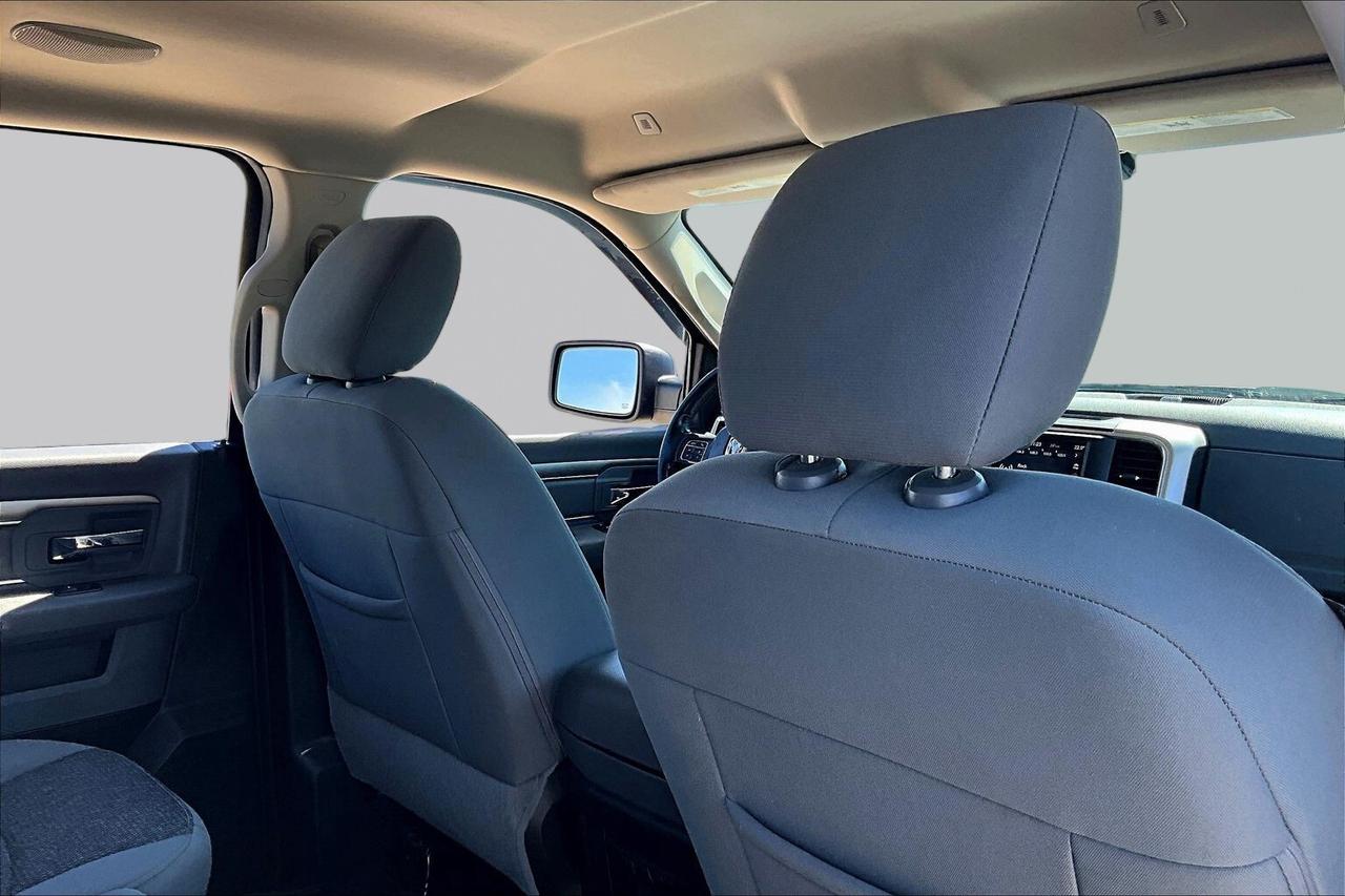 2019 RAM 1500 Classic WARLOCK Photo