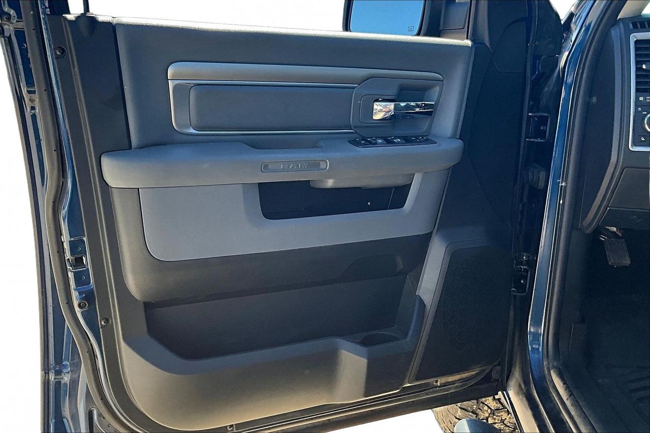 2019 RAM 1500 Classic WARLOCK Photo