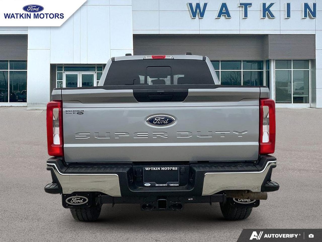 2023 Ford F-350 SuperCrew 4X4 XLT 6.7L DIESEL Photo3