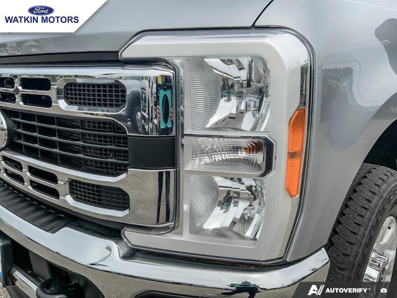 2023 Ford F-350 SuperCrew 4X4 XLT 6.7L DIESEL Photo10