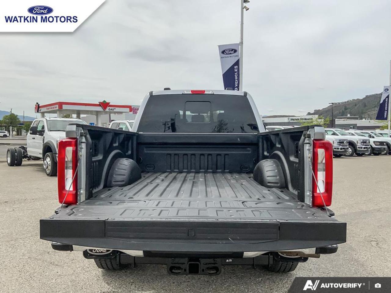 2023 Ford F-350 SuperCrew 4X4 XLT 6.7L DIESEL Photo14