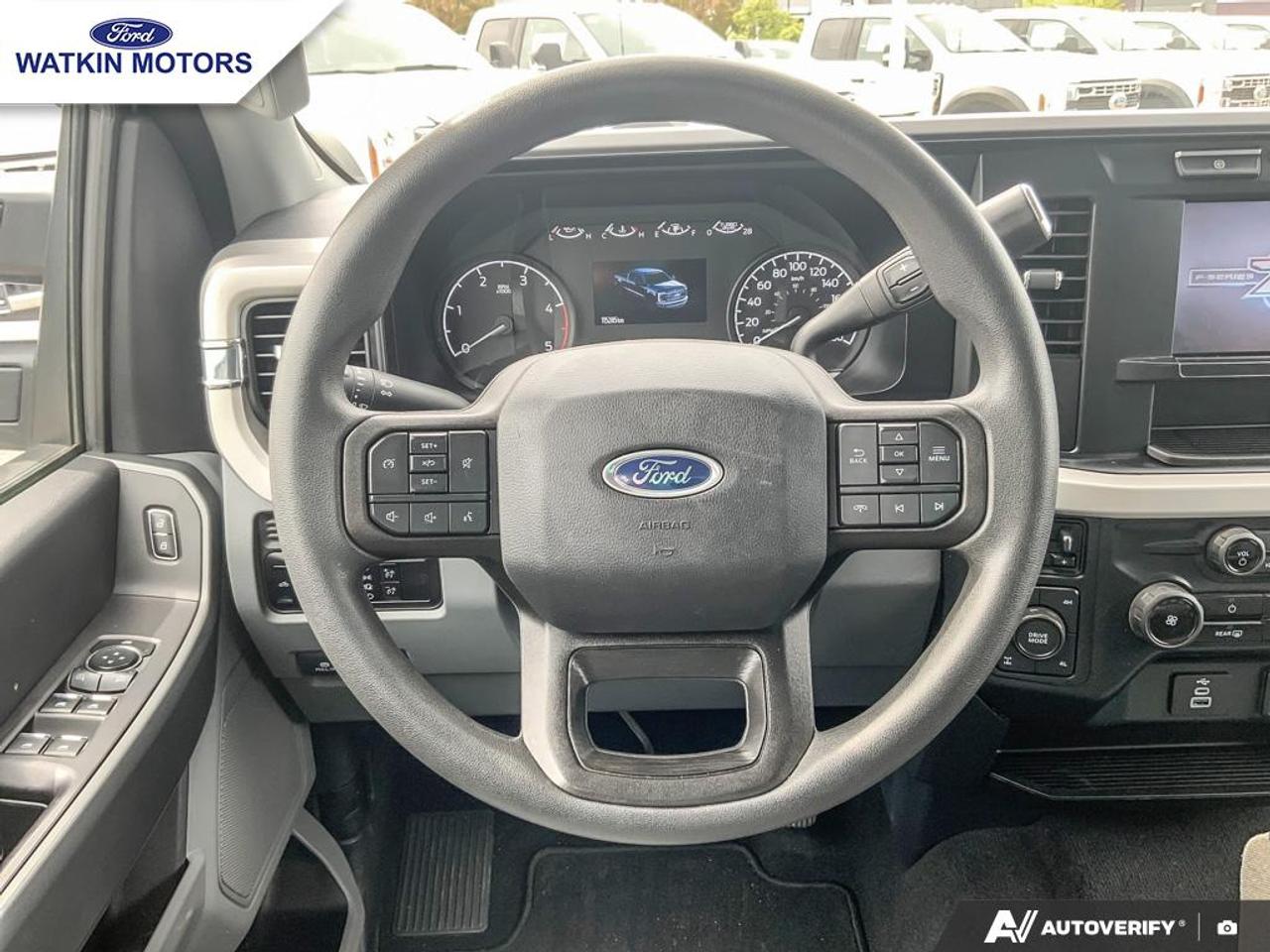 2023 Ford F-350 SuperCrew 4X4 XLT 6.7L DIESEL Photo16