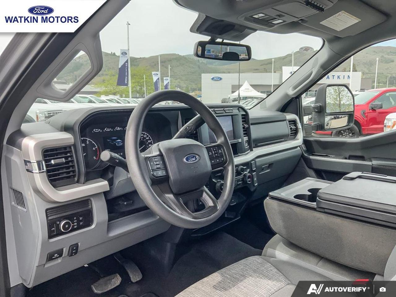 2023 Ford F-350 SuperCrew 4X4 XLT 6.7L DIESEL Photo15
