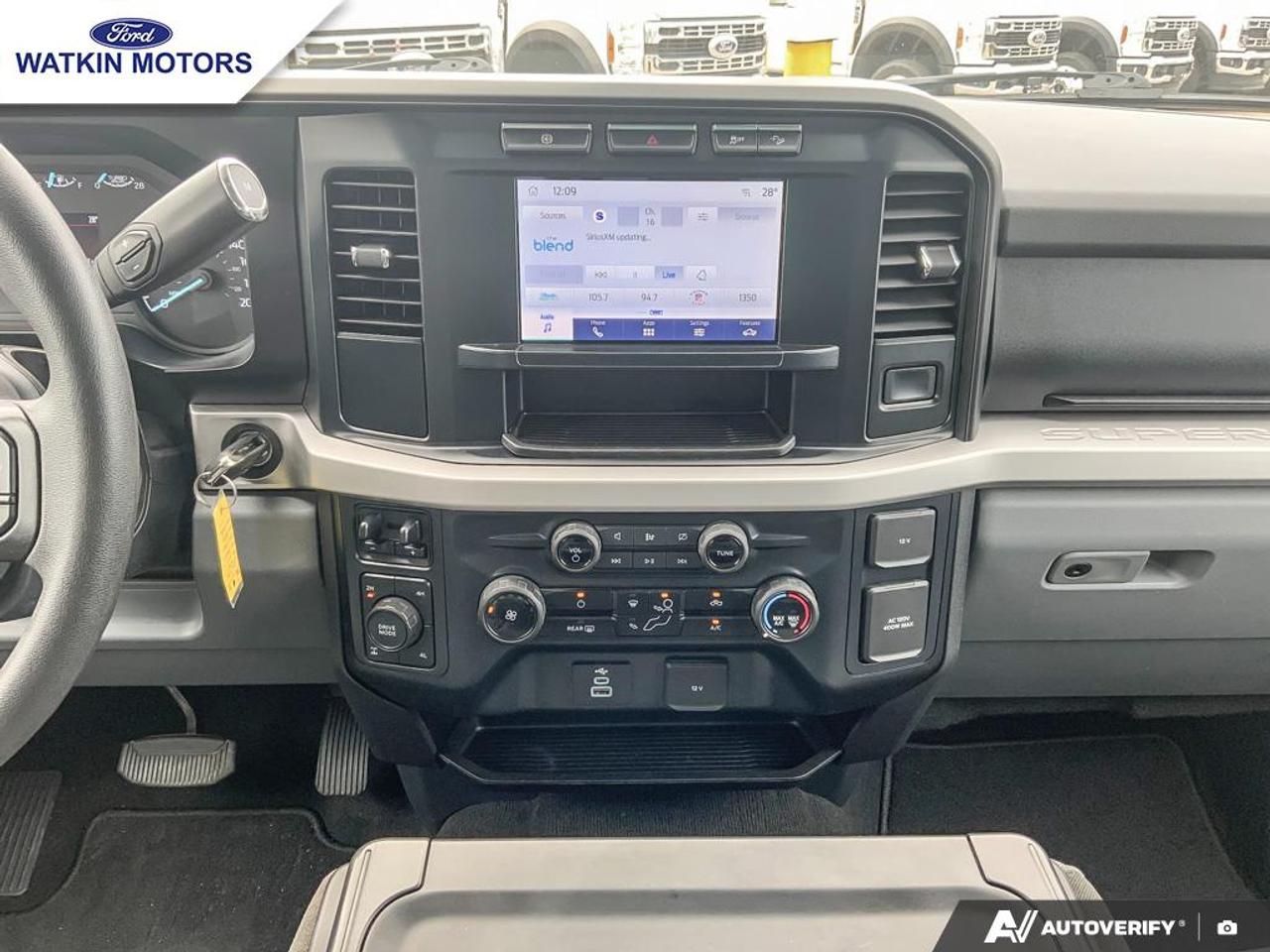 2023 Ford F-350 SuperCrew 4X4 XLT 6.7L DIESEL Photo21