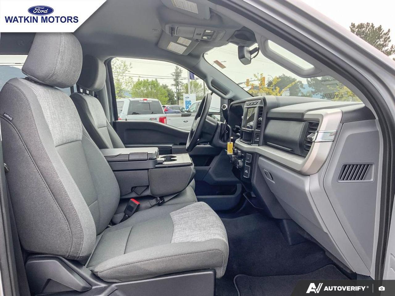 2023 Ford F-350 SuperCrew 4X4 XLT 6.7L DIESEL Photo24