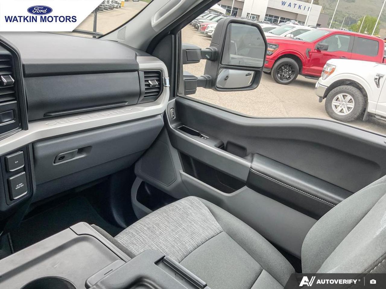 2023 Ford F-350 SuperCrew 4X4 XLT 6.7L DIESEL Photo27
