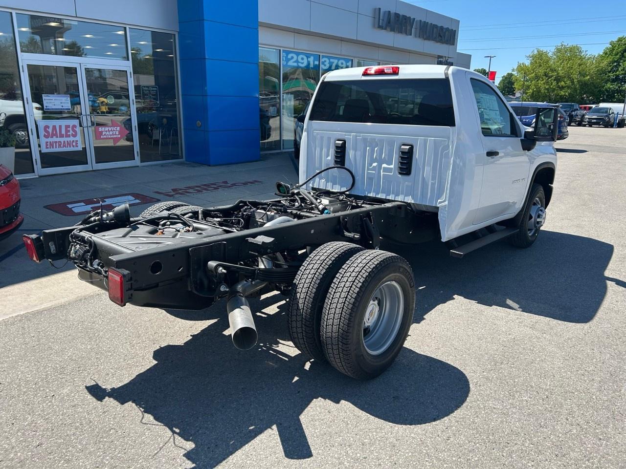 2026 Chevrolet Silverado 3500HD CC 4WD Reg Cab 146" WB, 60" CA Work Truck Photo2