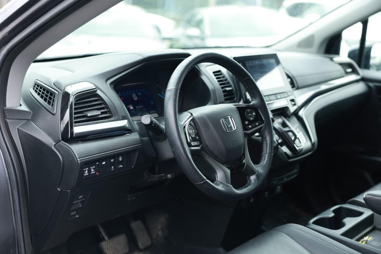 2023 Honda Odyssey Touring Auto Photo