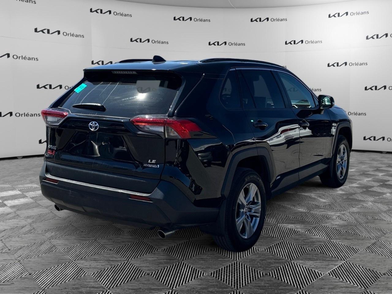 2023 Toyota RAV4 LE AWD Photo