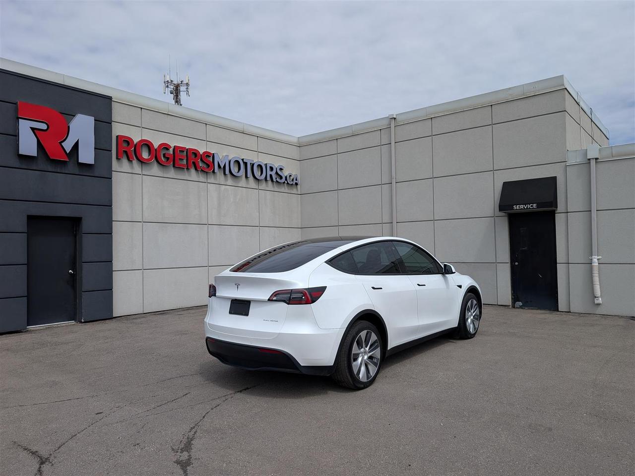 2022 Tesla Model Y LONG RANGE AWD - DUAL MOTOR Photo