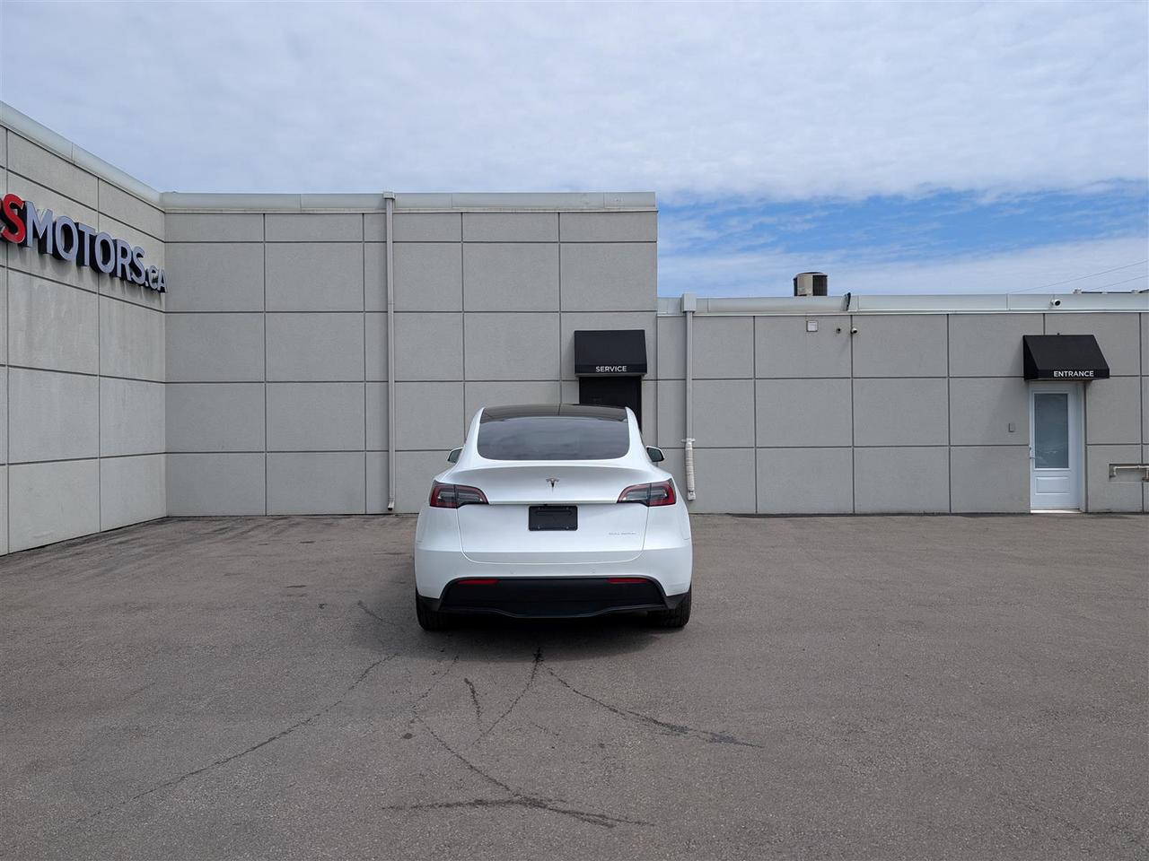 2022 Tesla Model Y LONG RANGE AWD - DUAL MOTOR Photo