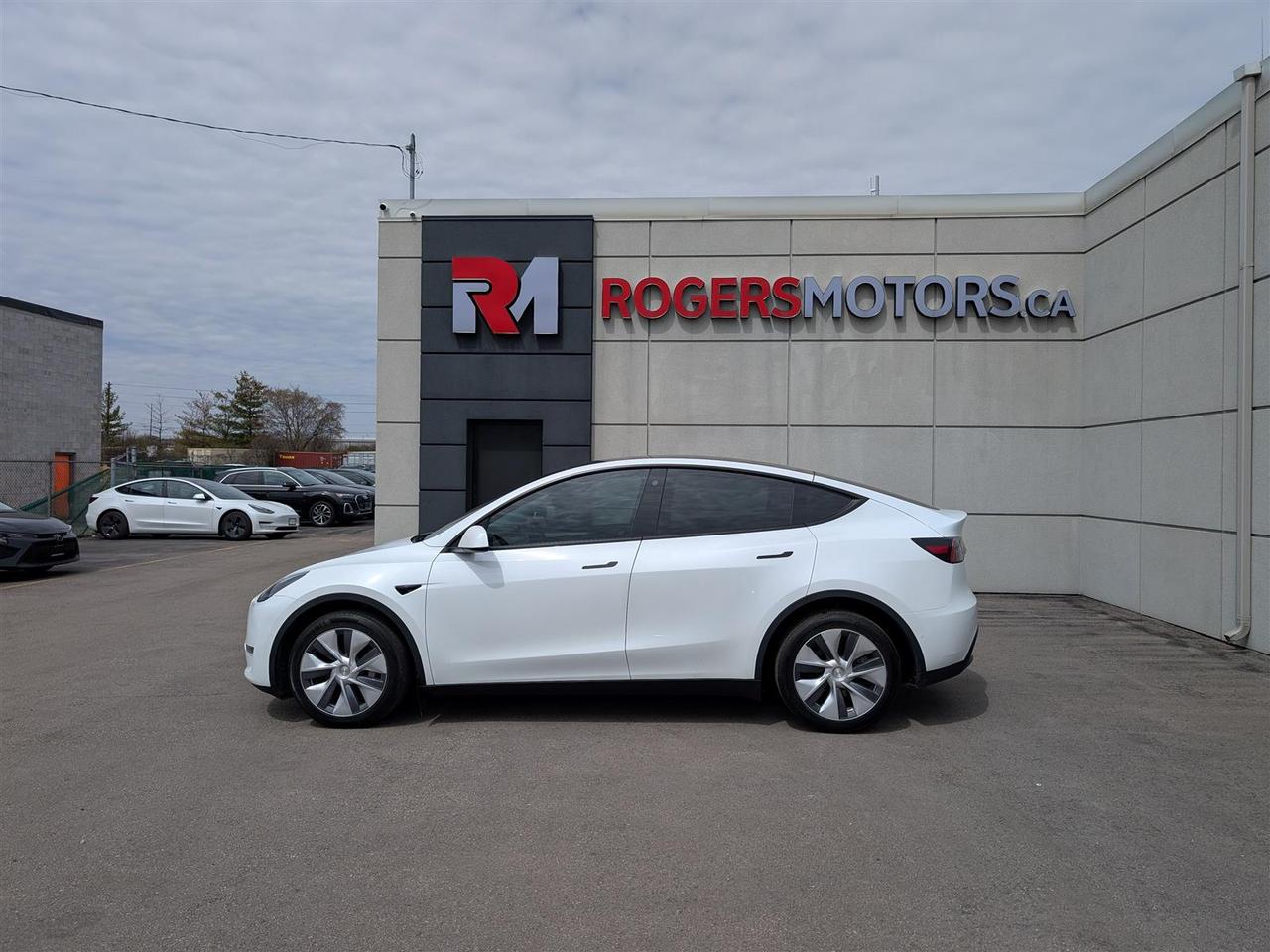 2022 Tesla Model Y LONG RANGE AWD - DUAL MOTOR Photo